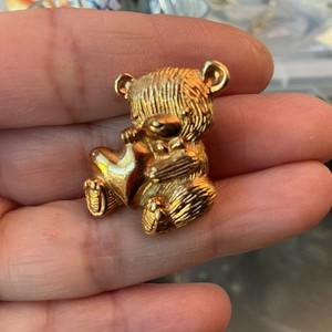 Authentic Vintage Franklin Mint 1979 Gold plated Teddy Bear W Heart Brooch