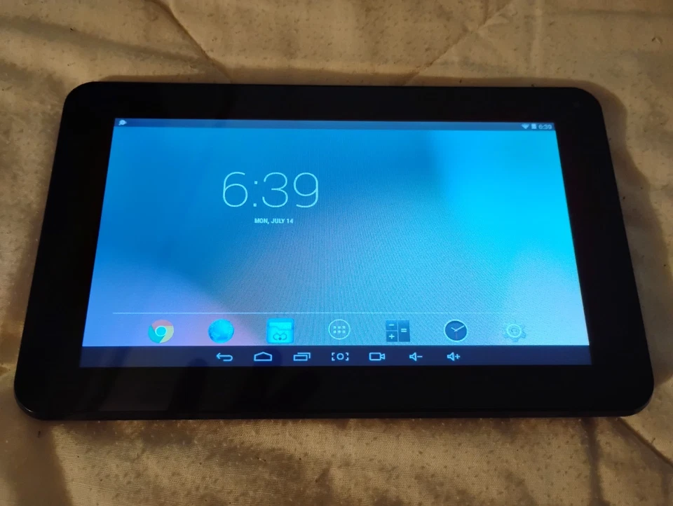 Yuntab TB03 7" Android 4.4.2 (KitKat) Tablet - 2013 - Image 2 of 4