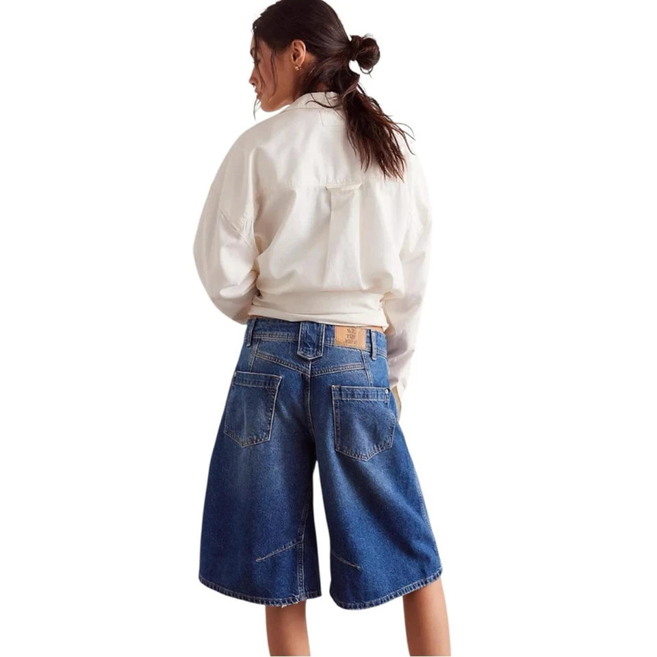Free People We The Free Cruisin Bermuda Shorts in Deep End Wash Size 24 - Image 2 of 4