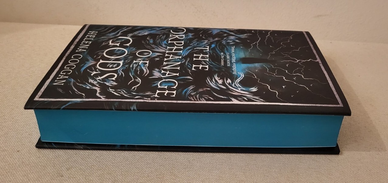 Thumbnail - The Orphanage Of Gods - Helena Coggan, Farbschnitt, 2019, Illumicrate,