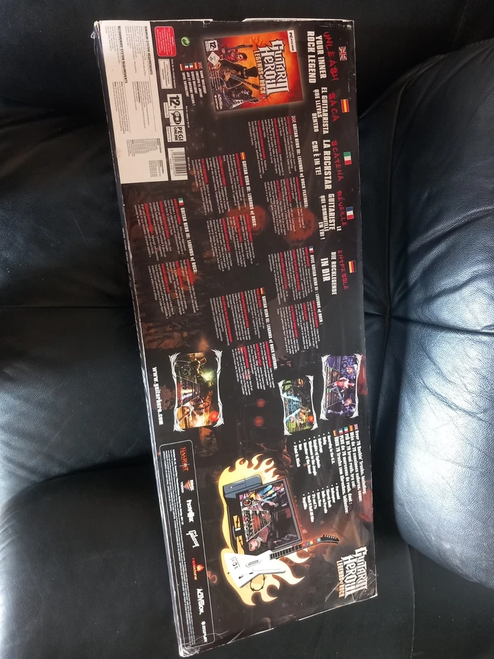 Boîte Guitar Hero 3 PC avec Guitare explorer - Photo 2/3