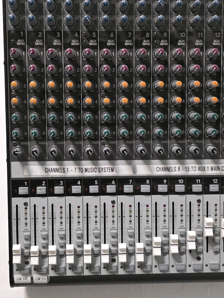 Consola mezcladora mezcladora mezcladora de grabación de 16 canales Mackie ONYX 1640 Foto 3 de 4