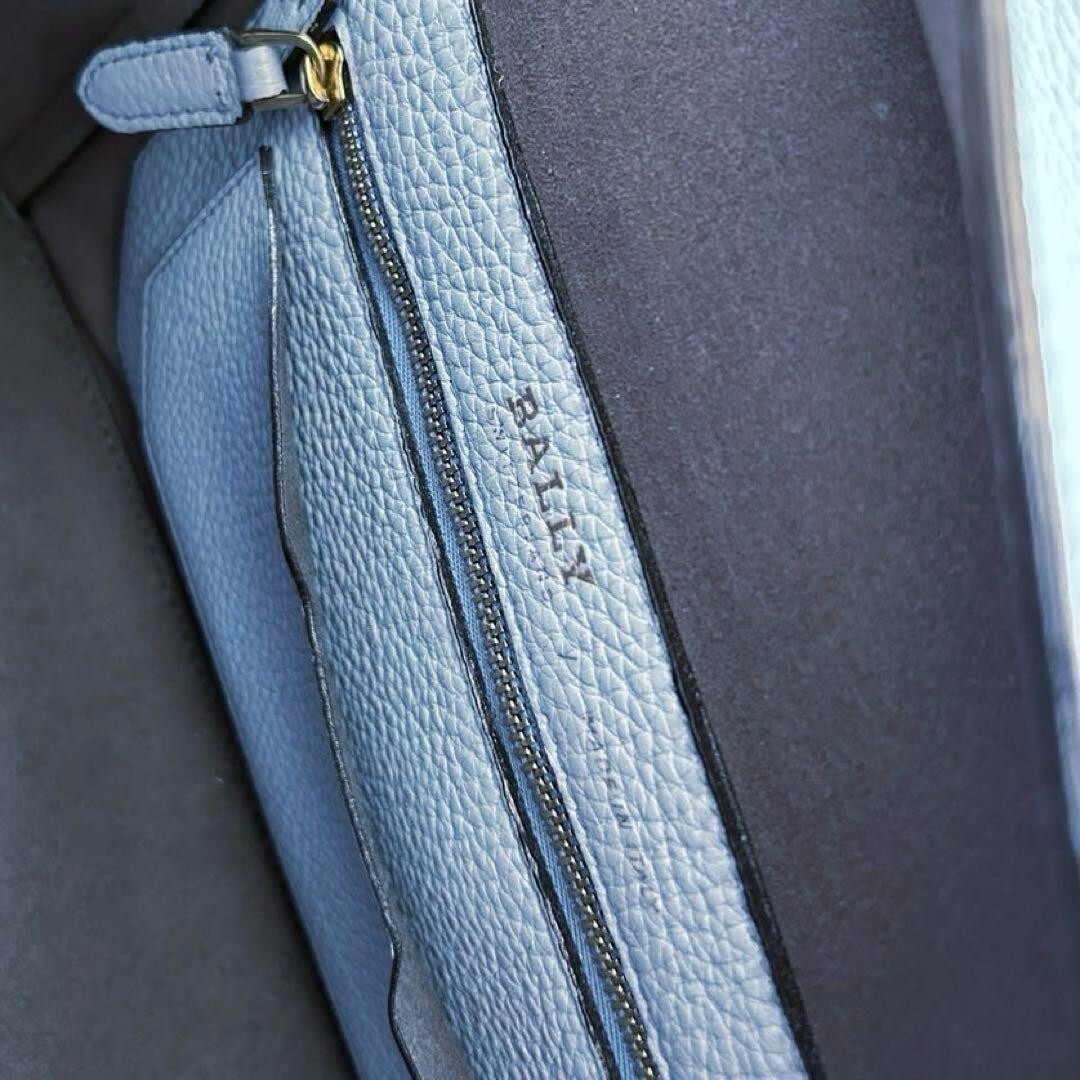 極美品　Bally sommet small サックスブルー & ゴールド金具 極美品 Bally sommet small サックスブルー & ゴールド金具