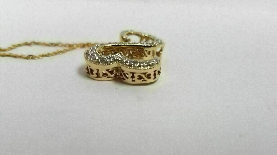 Collares colgantes de corazón abierto de diamantes de corte redondo de 1,00 quilates de oro amarillo real de 14 quilates Foto 3 de 4