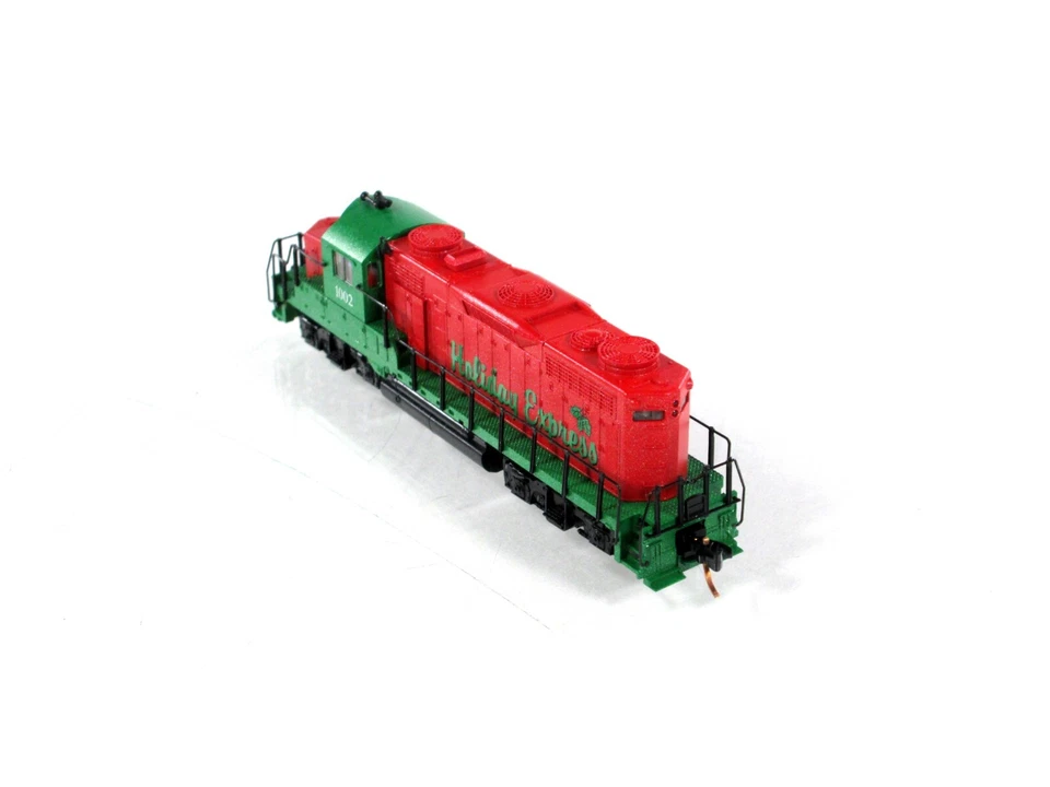 N Scale ***HOLIDAY EXPRESS*** Christmas GP-20 --- Micro Trains 98510016 **Read** - Image 4 of 4
