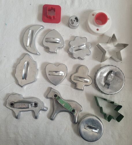 Lot of 15 Vintage Metal Tin Plastic Cookie Cutters Animals Donut Hole Maker - Picture 1 of 16