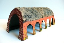 TRAIN "HO" TUNNEL BOIS ET