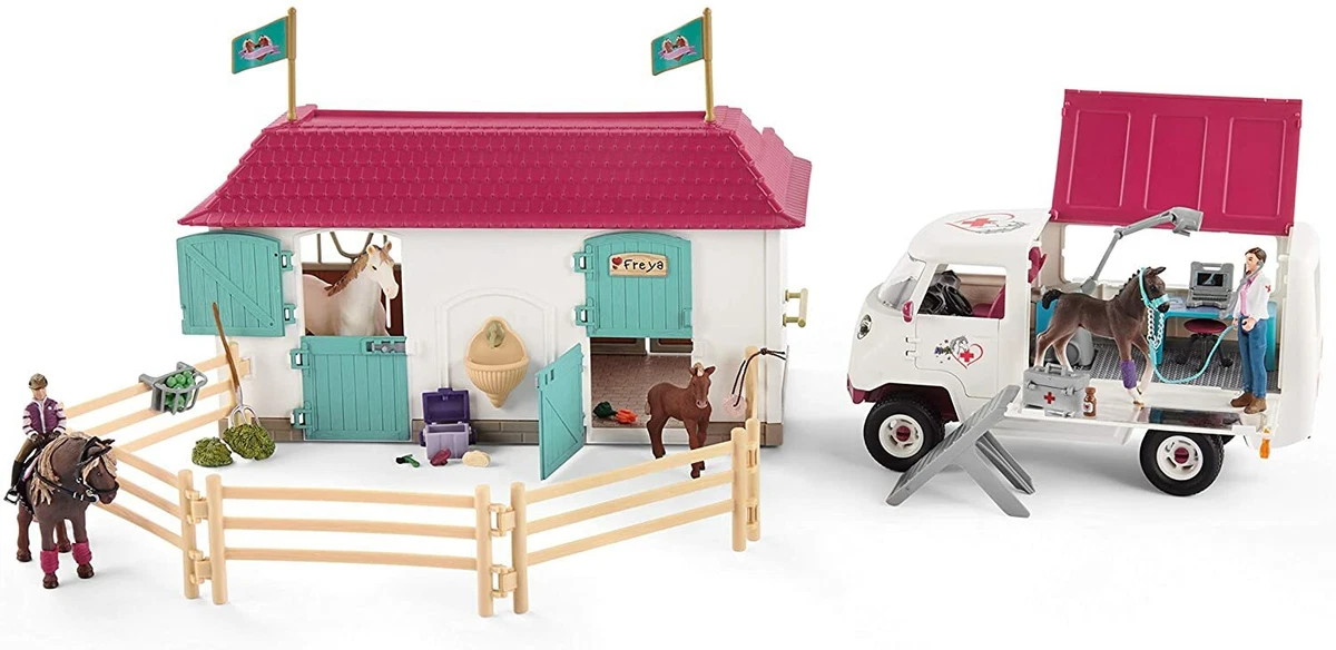 Schleich vet visit to the sale riding centre