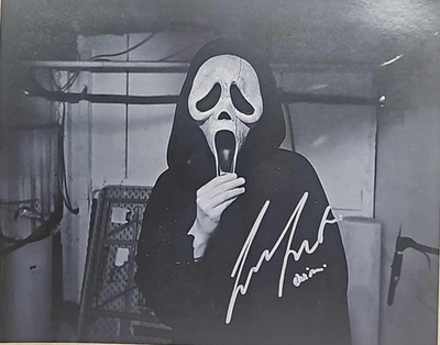 10x8'' Quinn trägt Ghostface Maske Druck signiert von Liana Liberato