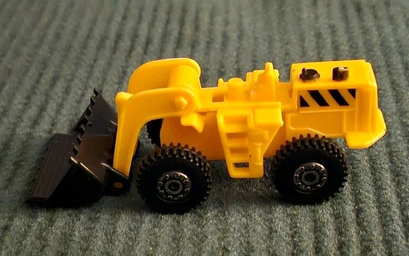 Excavadora de plástico vehículo cargador frontal amarillo 1:64 Foto 3 de 4