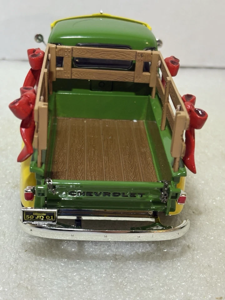 Camioneta Chevy John Deere 1950 Ertl Classics con árbol de Navidad, diecast 1/25 Foto 4 de 4