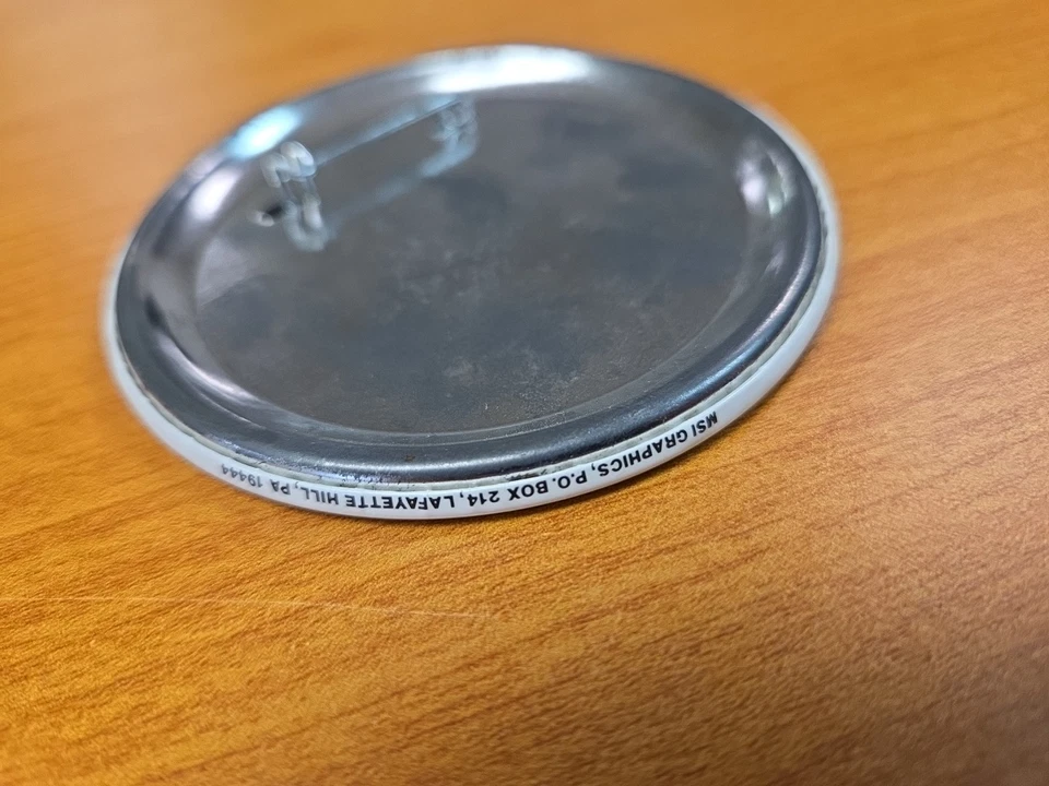 Vintage Boxing Pins Hagler Vs Hearns '85 3.5 Inch Golden Nugget Excellent Cond - Image 3 of 4