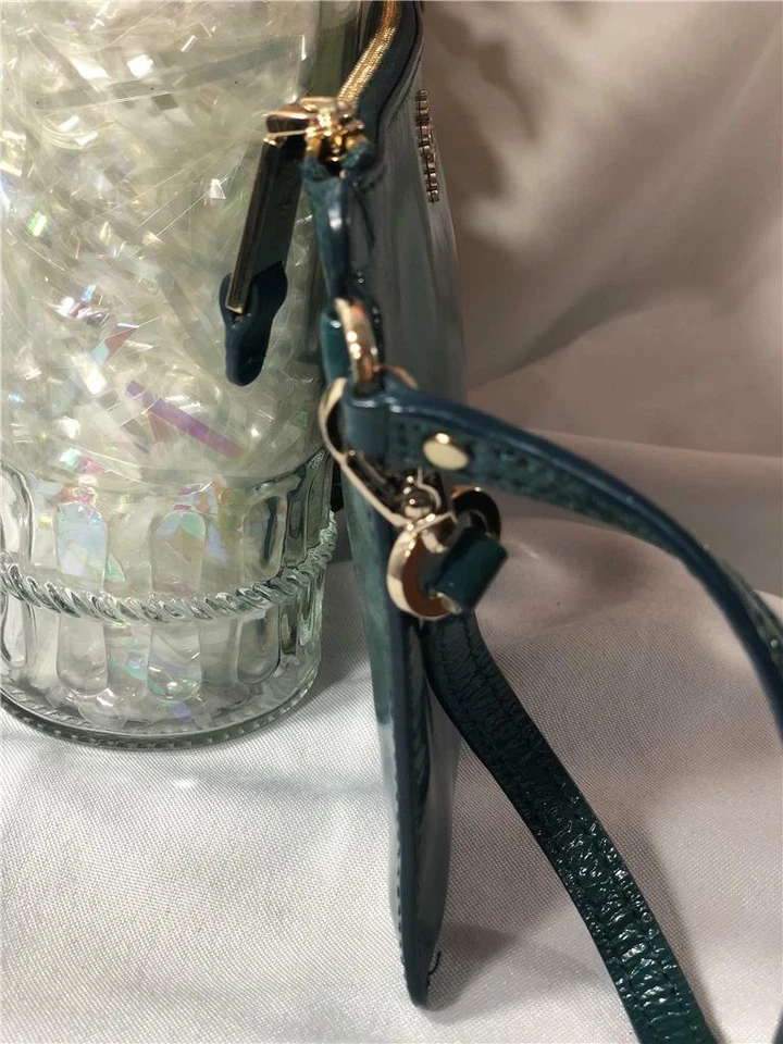 Pulseira fina de couro envernizado verde COLE HAAN com alça - Imagem 3 de 4