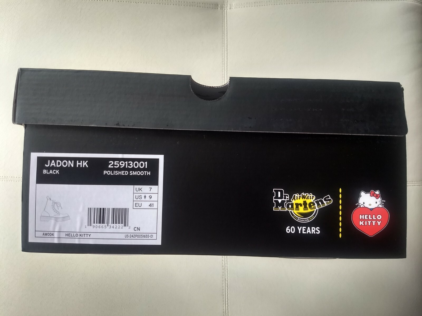 DOC DR. MARTENS HELLO KITTY JADON LEATHER BOOTS SIZE 7UK 2020 EDITION BRAND NEW image 7