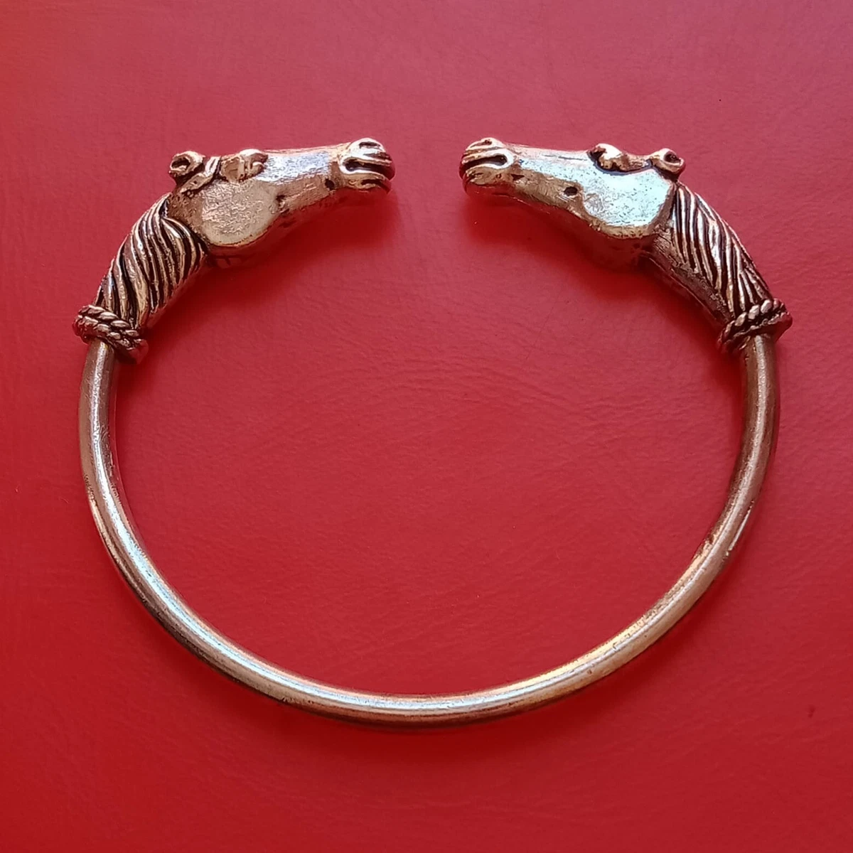 MAGNIFICENT OLD ANCIENT ROMAN SILVER BRACELET WITH FACING HORSES