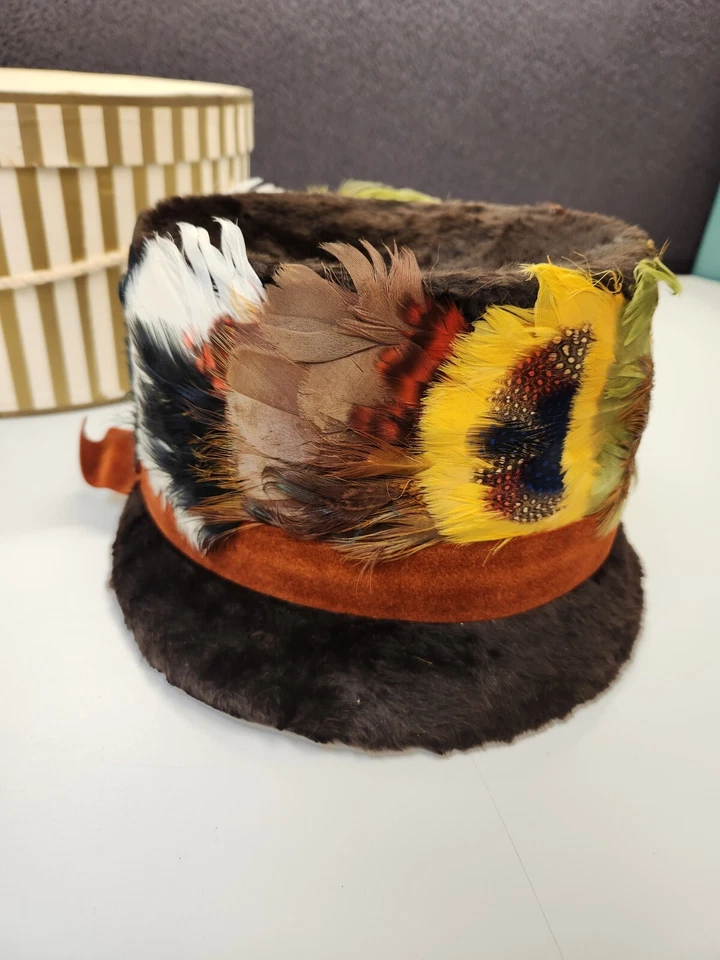 Sombrero de mujer Selene Coralie de colección plumas de piel sintética Armstrong's cedro rápidos Foto 4 de 4