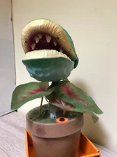 ANIMATED MAD SCIENTIST TALKING MAN EATING PLANT VENUS FLYTRAP SEYMOUR PROP NEW