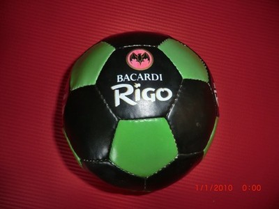 Leder Fußball mit Werbung '' BACARDI RIGO '' mit Pumpe - neu und unbenutzt -