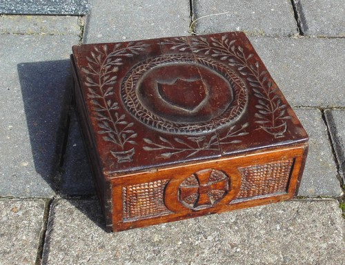 (#B510) old wood wooden tramp folk art lidded box (Pick up/post world) - Picture 2 of 14