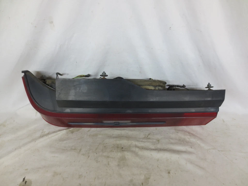 83 84 Ford Thunderbird tail light LH drivers side ~~~ 002 11 05 25 - Image 4 of 4