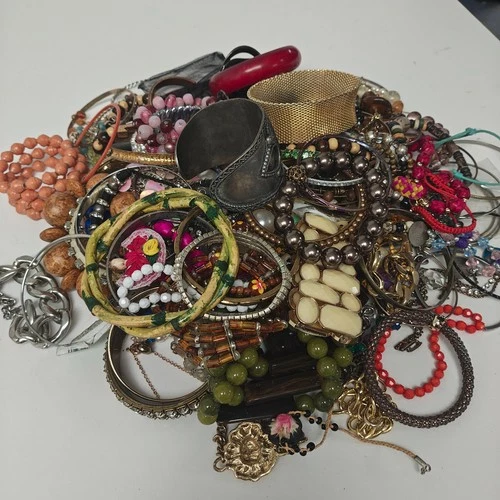 Huge Lot of Vintage to Modern Costume Bracelets JEWELRY  4 Lb 10 oz