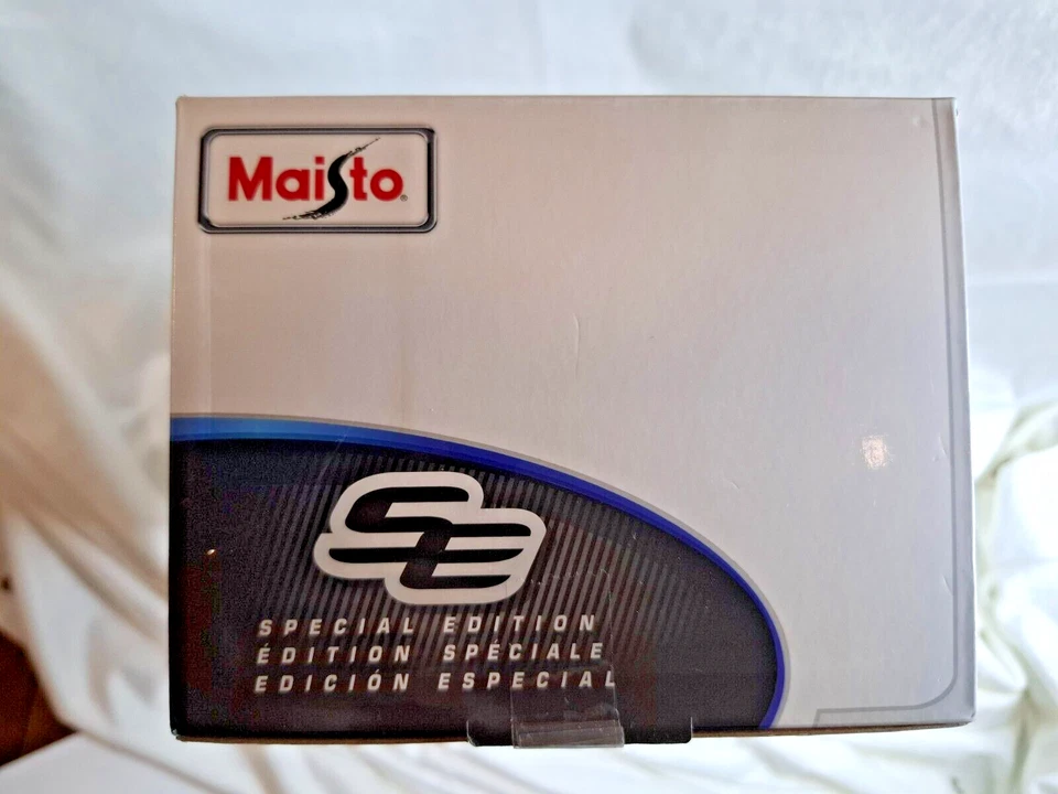 Maisto Quality 1/18 Die-cast Ferrari Monza SP1 Silver Special Edition Supercar. - Image 4 of 4