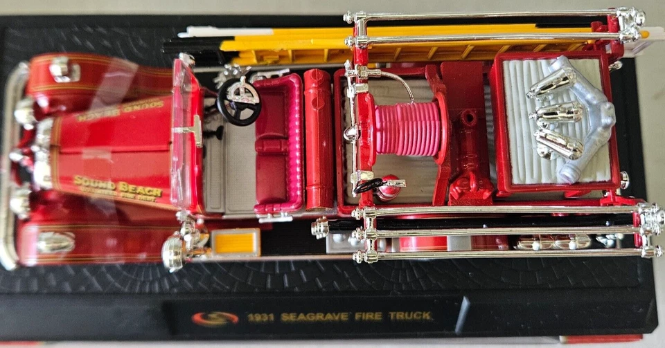 NEW 1931 Seagrave Fire Engine Truck Red 1:32 Diecast Model by Signature Models - Image 4 of 4