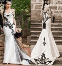 Black White Gothic Wedding Dresses Vintage Black Lace Appliques Mermaid Satin