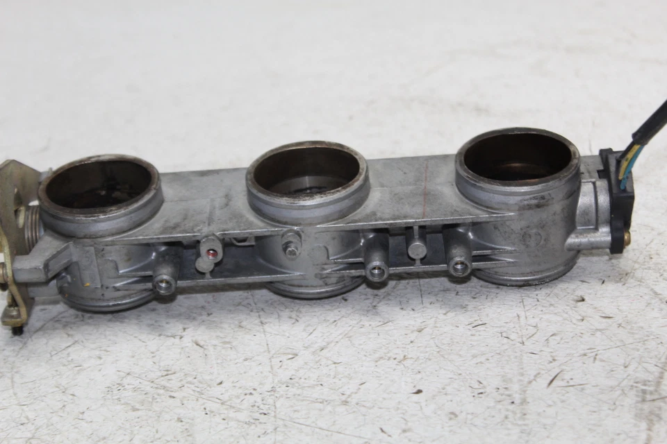 99-06 TRIUMPH DAYTONA 955I CUERPOS ACELERADOR TPS  Foto 4 de 4