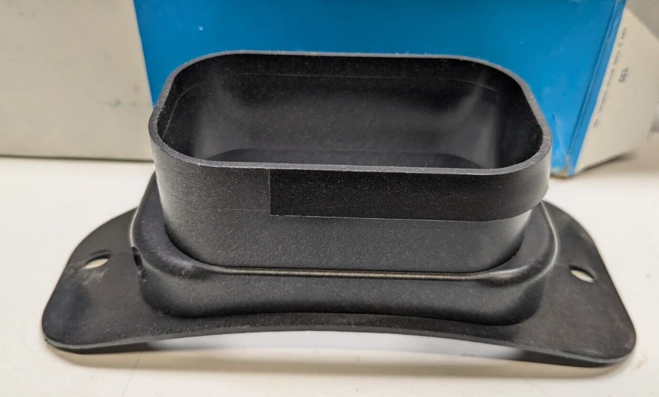 Parte adaptador de tubo de admisión/limpiador de aire para furgoneta Ford Econoline # D7UZ-9B676-A nuevo de stock Foto 2 de 3