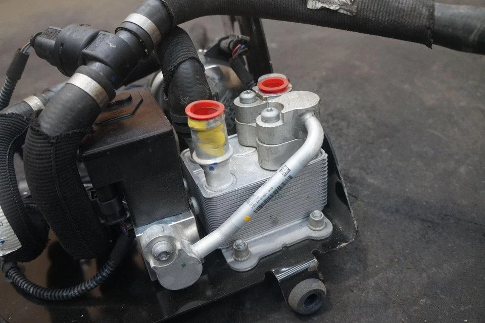 Intercambiador de calor enfriador de batería híbrido PAB816115 Porsche Panamera 971 2018 *Nota* Foto 3 de 4