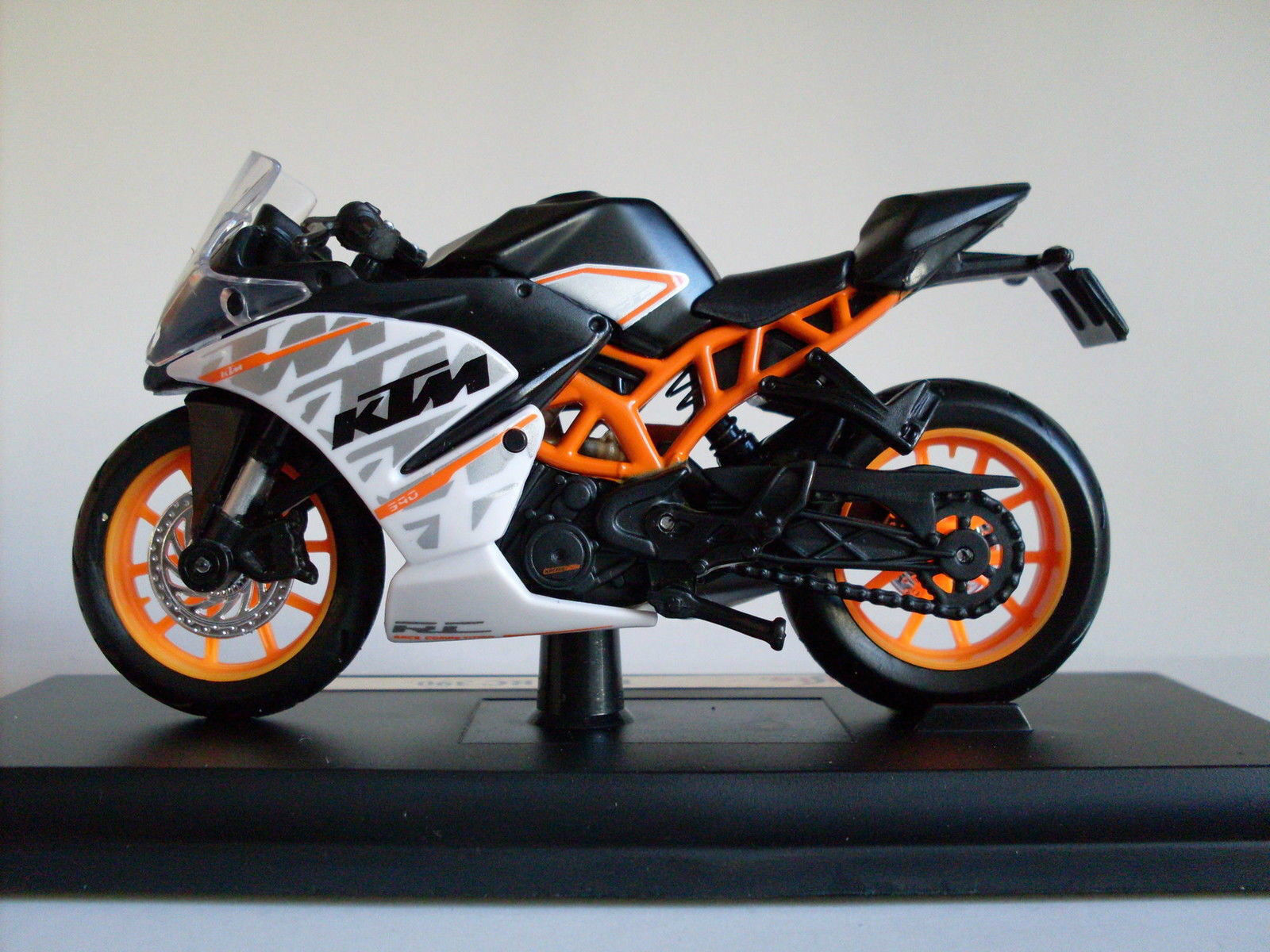 Miniatura Moto Corrida Ktm Rc 390 Coleção Maisto 1/18