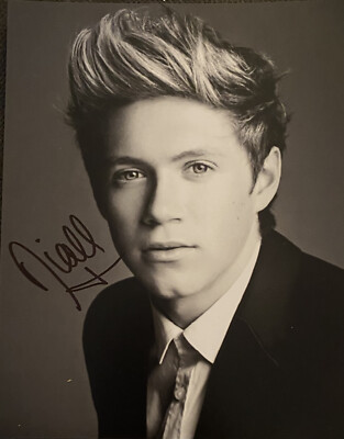 Niall Horan 直筆サインポスター Amazon.com: HWC Trading USL Framed Niall Horan Gifts Printed