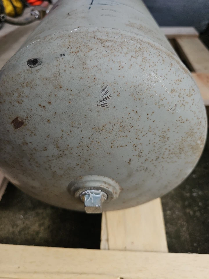 Tanque Manchester SER NO. 854438 MAWP 200psi@650F MDMT-20F @ 200psi GAT # 33167 Foto 3 de 4