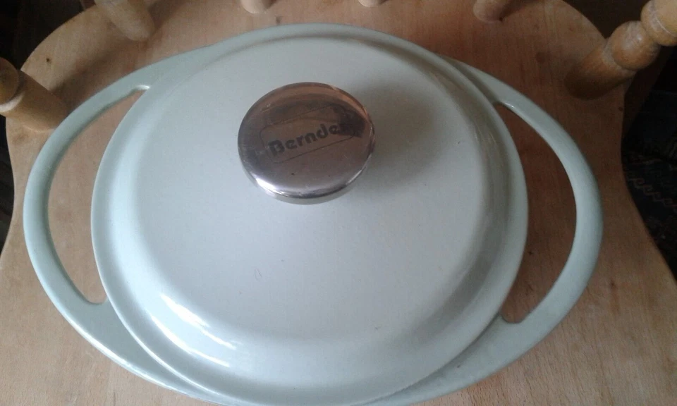 Berndes - Casserole Dish/Pan + Lid - Round, Cast Iron, Pale Green, 2.5Qt, 2.4L - Image 2 of 4