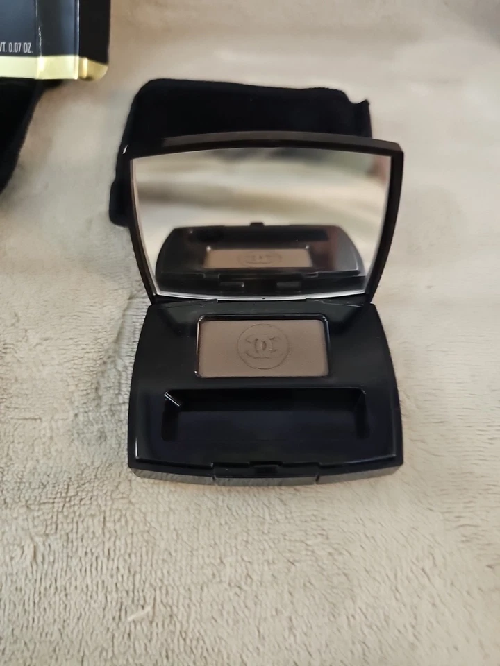 Chanel Ombre Essentielle Multi-Use Longwearing Eyeshadow 53 Khaki & 51 Mahogany - Image 3 of 4