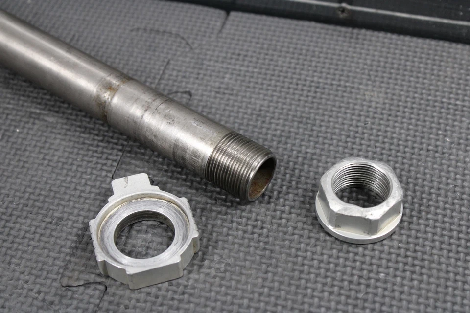 KTM 250 XCW 2016 OEM eje trasero llanta trasera eje perno pivote 77310085044 Foto 2 de 4