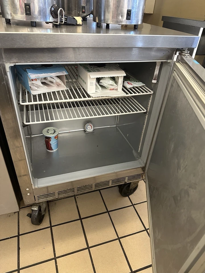 Restaurante bajo encimera congelador bebidas-aire WTF27A-FIP Foto 2 de 3