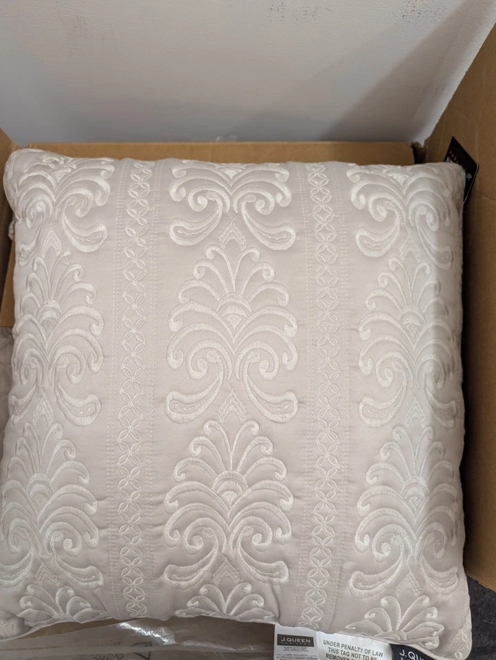 J Queen Lyndon Coverlet 5 件套珍珠色 — 第 4/4 张图片