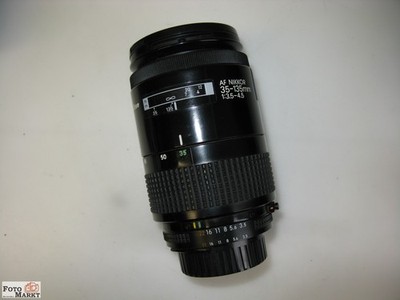 Nikon AF Nikkor 35-135 mm 1:3,5-4,5 Zoom-Objektiv lens an SLR-Kamera 