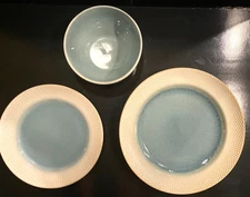 Laurie Gates/3 pc place setting: dinner and salad plate + bowl/Monterey Blue/New