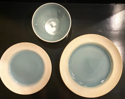 Laurie Gates/3 pc place setting: dinner and salad plate + bowl/Monterey Blue/New