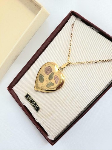 Antique Vintage NEW OLD STOCK LARGE Gold LOCKET HE