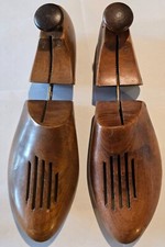 Quality VINTAGE Florsheim Pair Size 8 Solid Wood and metal Shoe Stretcher