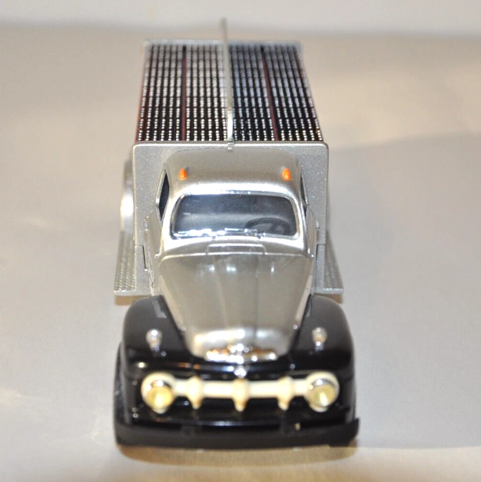 1st Gear 1/34 Scale 1951 Ford F-6 Bottler's Truck No.19-1080 Barq’s Diecast - Image 4 of 4