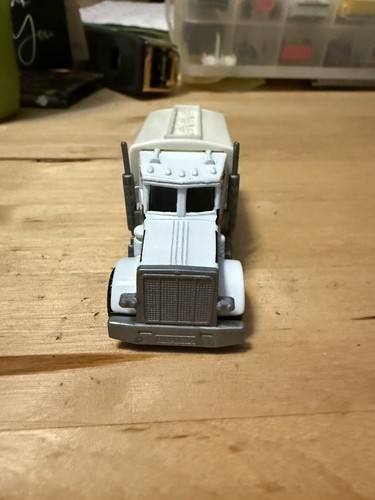 Matchbox Peterbilt Tanker Truck White "Dairy Line" Milk Transporter 1:80 Scale - Picture 3 of 4