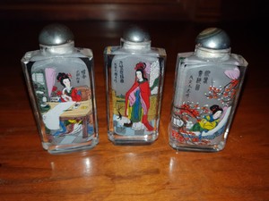 Three Modern Chinese reversed painted snuff bottles of Woman 8 cm