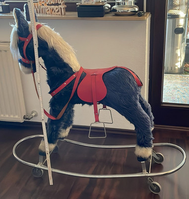 Großes Schaukelpferd / Reitpferd auf Metallgestell, ca. 85 cm, mit Rollen