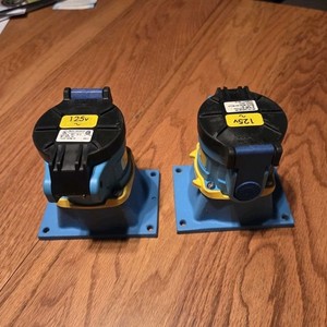 2 MELTRIC 33-17075-S-NC Pin @ sleeve 125v receptacle plugs