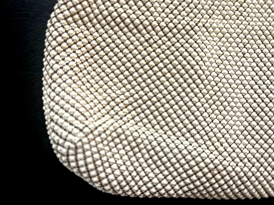 Bolso clutch de malla vintage Whiting & Davis beige cremallera superior 9,5" x 4,5" esquina redondeada Foto 2 de 4